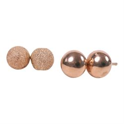 Eight pairs of 9ct gold earrings 