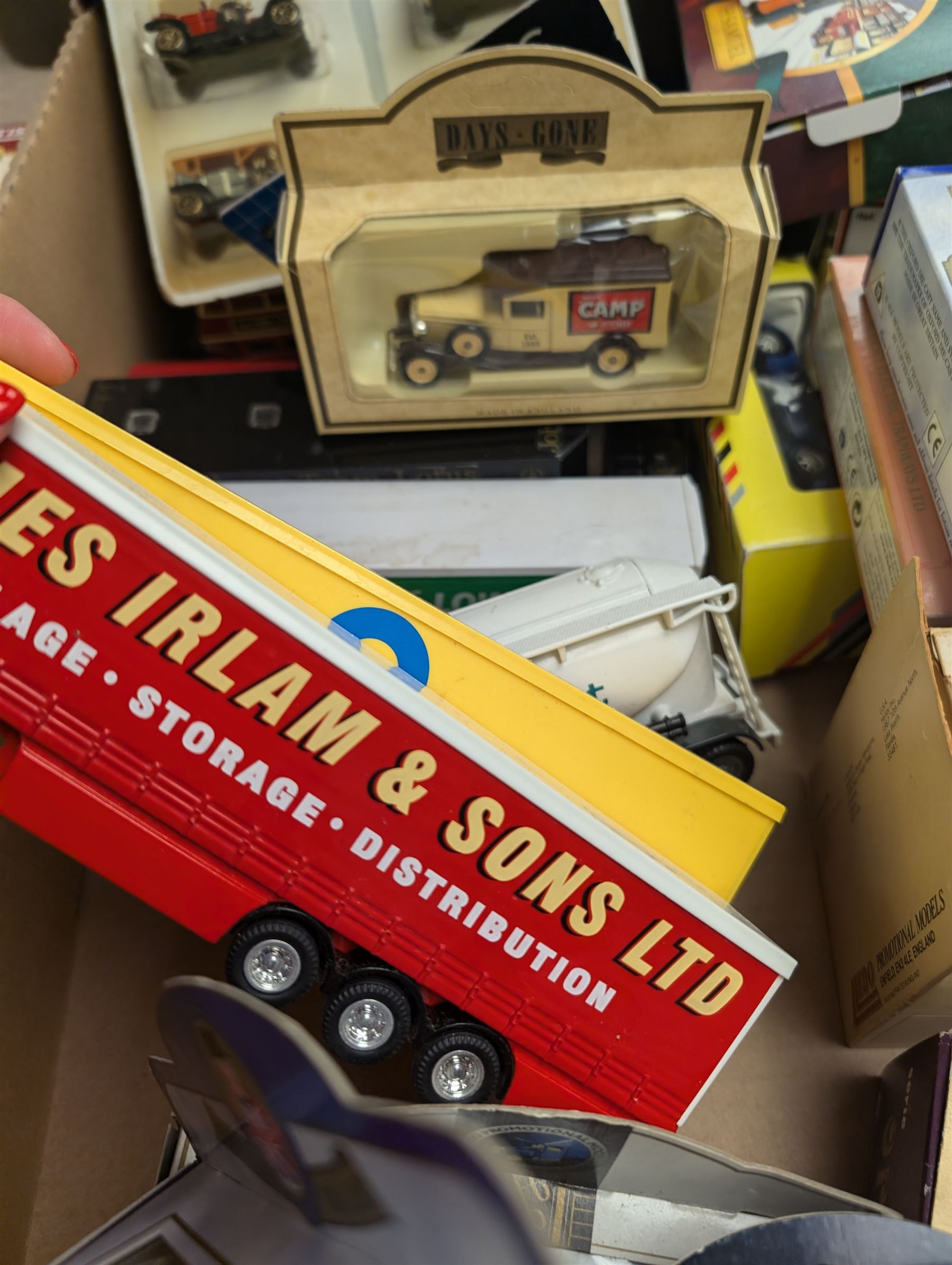 Collection of diecast model vehicles, including Great British Buses, Corgi, Lledo and Oxford examples