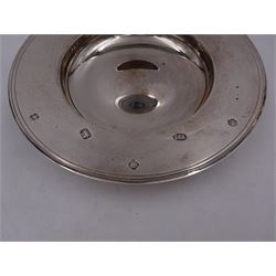Modern silver Armada dish, of typical form, hallmarked Carr's of Sheffield Ltd, Sheffield 2000, D17.7cm