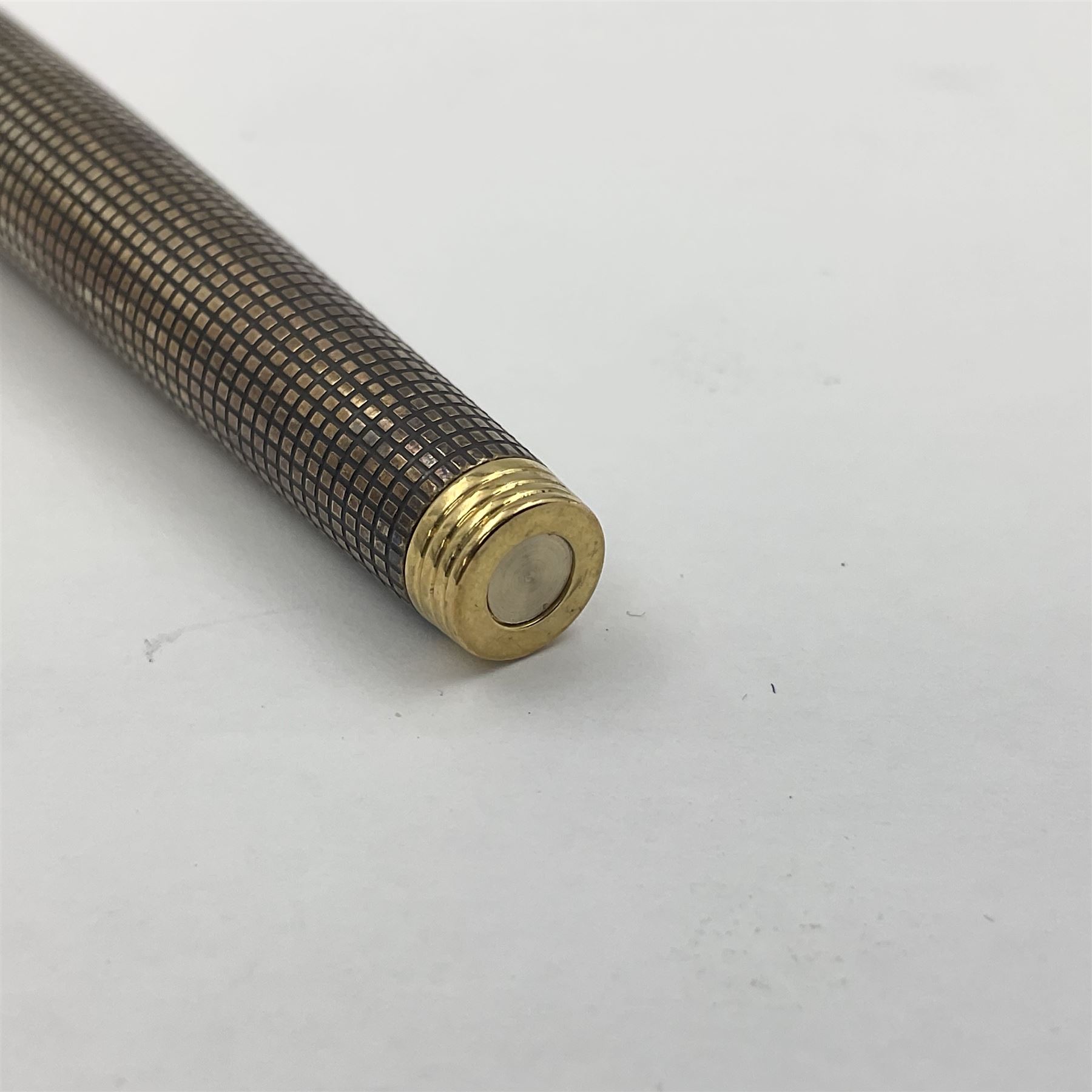 Parker Cisele 75 fountain pen, the silver barrel and cap with square pattern stamped U.S.A Sterling Vermeil Cap & Barrel and gold nib stamped 14K, length L13cm
