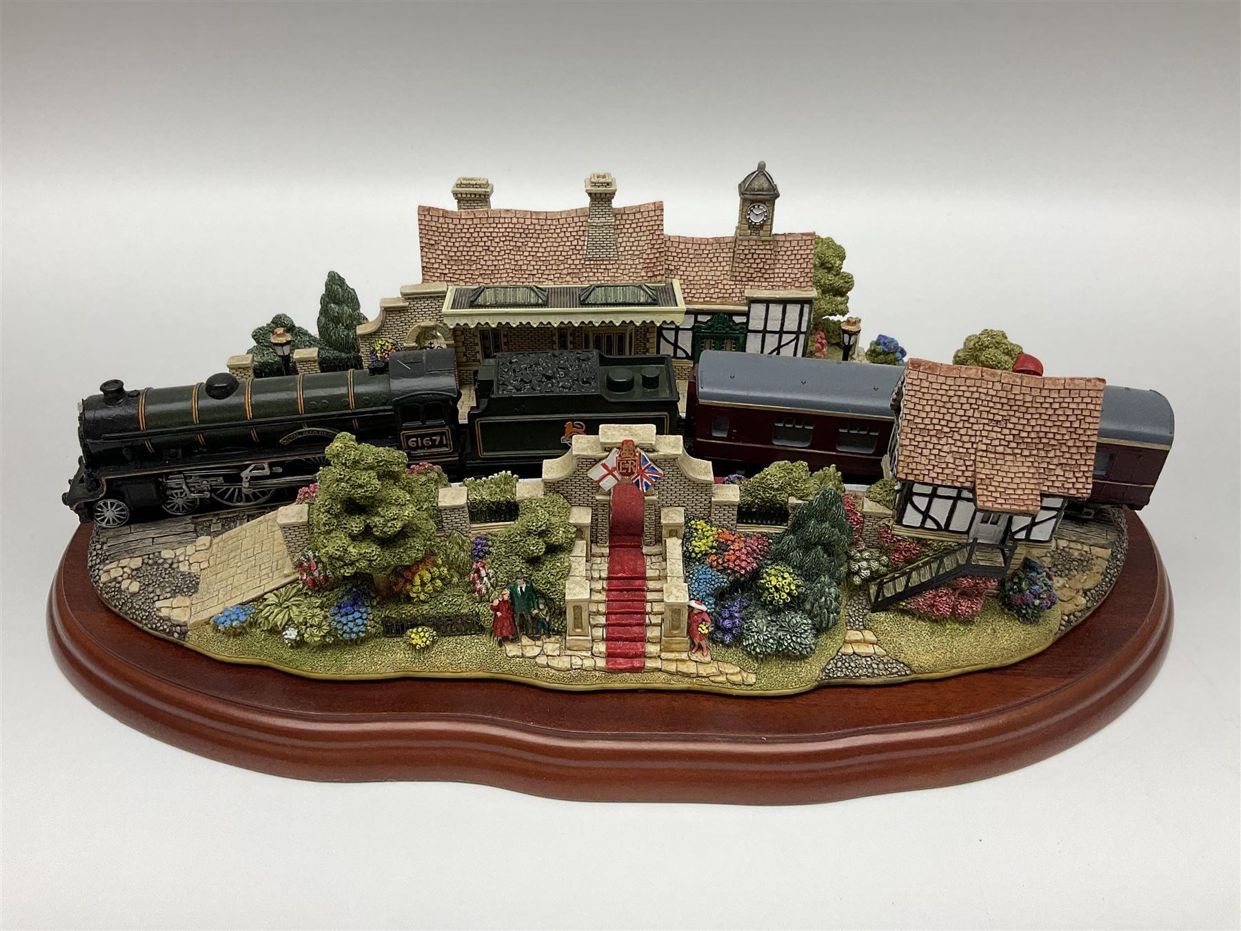 Two Lilliput lane The Royal Train at Sandringham and Westminster Abbey,  both with certificate of authenticity and original box