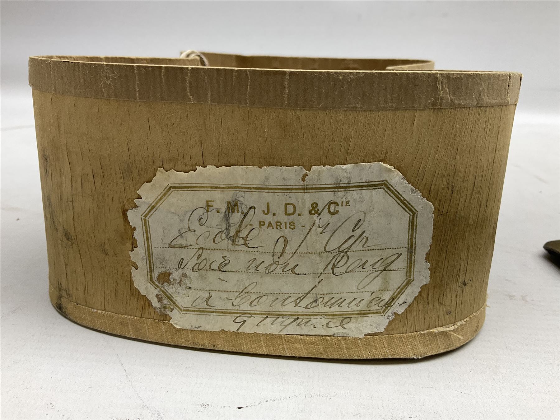 WW1 French pair of Coloniale Artillerie Epaulettes, plain gold colour, one with tassels; in open box bearing Ecole Saint Cyr label; together with WW2 French Artillery Officer's greatcoat; bears label 'P. Vauclair 40 Boul. du Montparnasse Paris (inscribed to) Mr. Babin Le 17/4/40 No.674' (2)