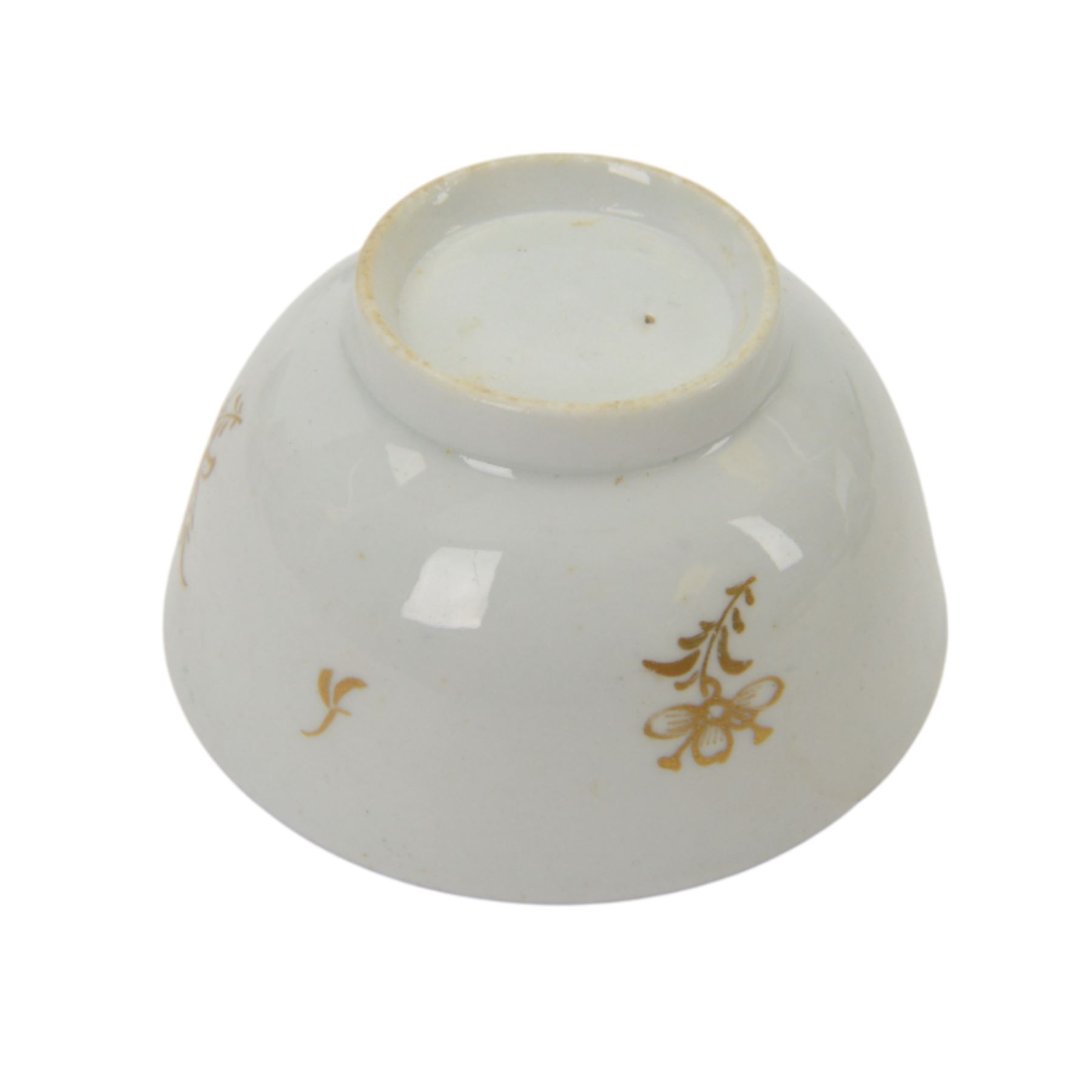 18th century and later Chinese tea bowls, including polychrome example decorated with a deer amongst flowering foliage, another with internal decoration of a figure, the exterior with panels of flowers amongst a gilt ground etc  