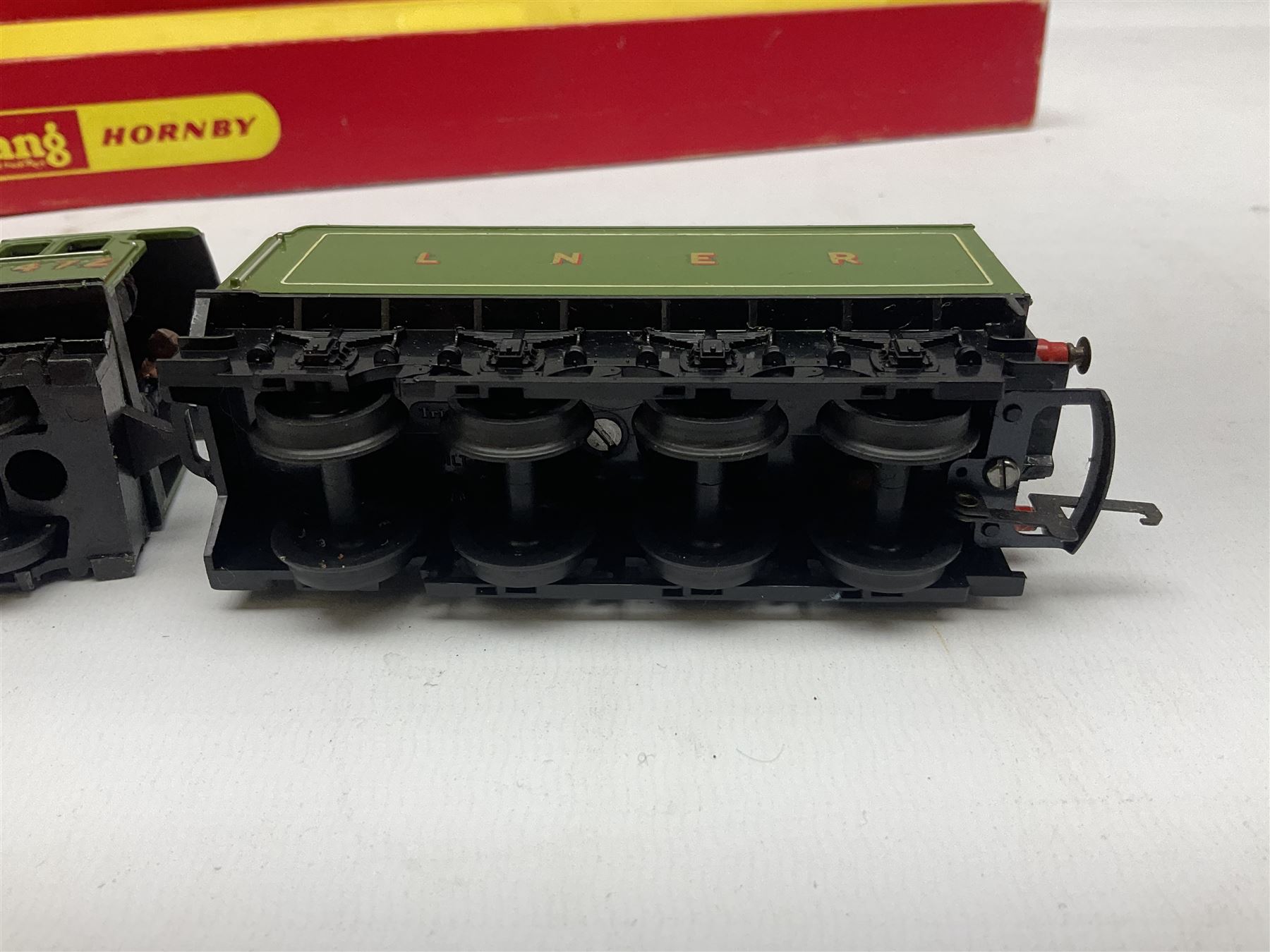 Hornby '00' gauge - Class 9F 2-10-0 locomotive 'Evening Star' No.92220; Standard Class 7P6F locomotive 'Britannia' No.70000; both boxed; and 4-6-2 locomotive 'Flying Scotsman' No.4472; in box base only with slip-case (3)