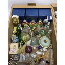 Mostly vintage perfume bottles and atomisers to include examples by Christian Dior, Burberry 'Brit Gold' in box, floral ceramic examples etc, predominantly empty, in three boxes