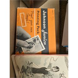 Bell & Howell cine camera model 624, together with a 'Movie Titler' Johnson Junior printing pack and 'The Econasign' cine sign making kit