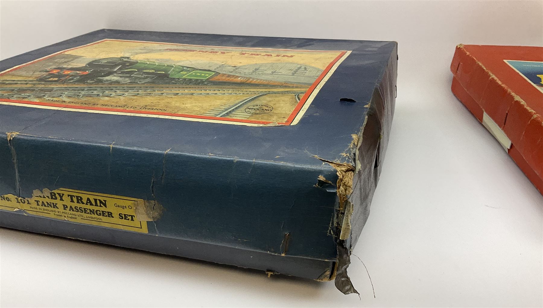Hornby '0' gauge - Passenger Set No.21 with clockwork No.20 type 0-4-0 tender locomotive No.60985, two coaches and track, boxed; and Tank Passenger Set No.101 for spares or repair with clockwork No.101 type 0-4-0 tank locomotive No.2270, three coaches and track, boxed (2)