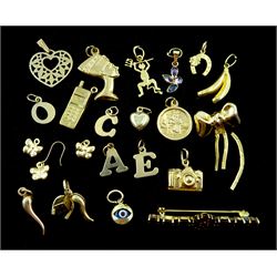 9ct gold pendant/charms including phone, camera, heart, bow brooch, 9ct gold garnet brooch and two 18ct gold banana and devil charms, hallmarked or tested 