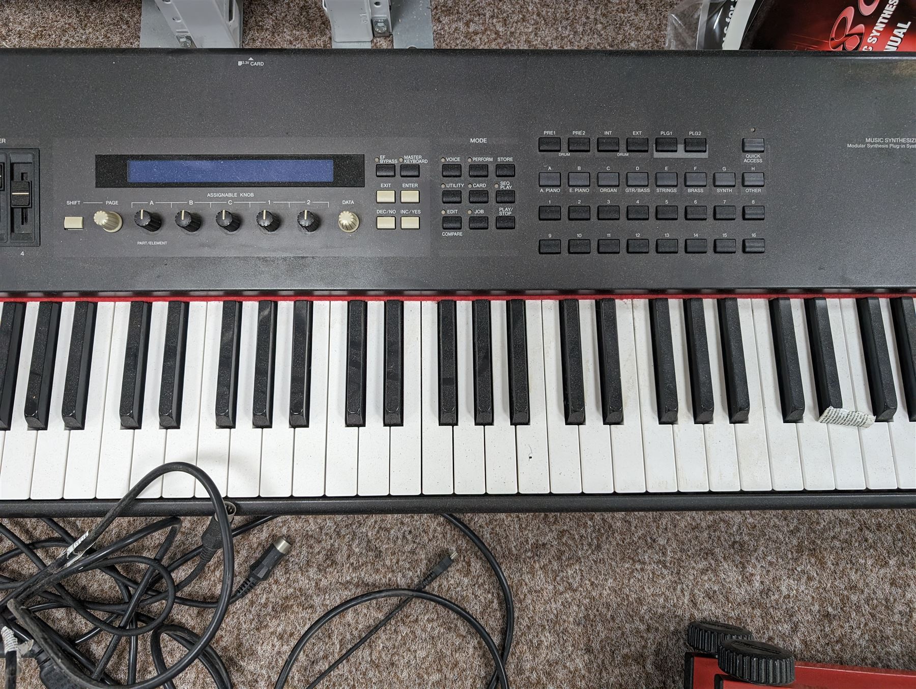 Yamaha S80 keyboard, with Quick Loc stand 