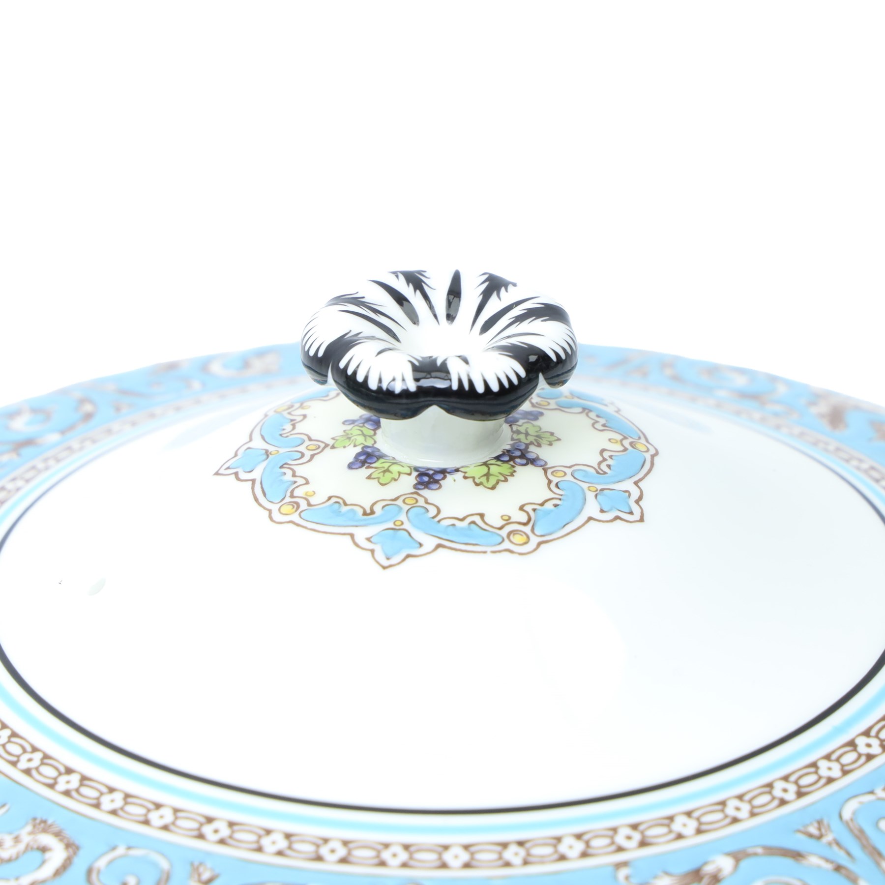 Extensive Wedgwood Turquoise Florentine part service tea, dinner and coffee service for six covers comprising six dinner plates, six dessert plates, six soup bowls and stands, pair of vegetable dishes and covers, gravy boat ad stand, oval meat plates, six tea cups and saucers, six coffee cans and saucers, six tea plates, teapot, coffee pot, sucrier and cover, sugar bowl, milk and cream jugs and cake plate, 72 pieces