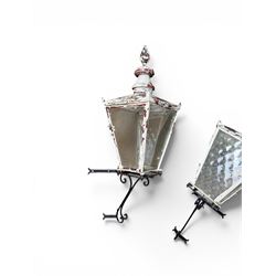 Foster & Pullen (Bradford est. 1896) - Good pair of late 19th century copper coach house or street lamps, painted in rustic white finish, with iron corner brackets, one with clear glass, the other with ring mottled glass, both converted to electricity, height with bracket 150cm