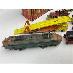 Three boxed Matchbox Models of Yesteryear models, boxed Corgi Silver Jubilee Bus, Matchbox Superkings Daf car transporter, other loose die-cast models to include Lledo, Corgi Classics etc