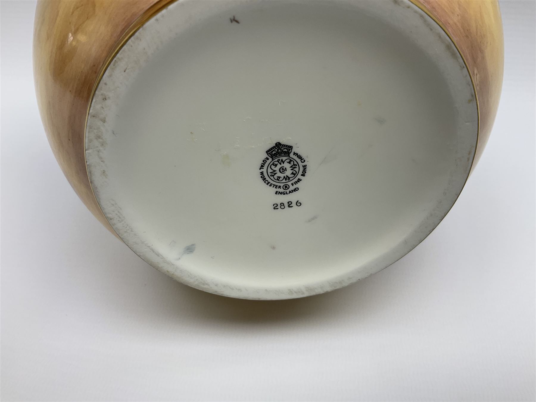 Mid/late 20th century Royal Worcester ginger jar and cover decorated by John Freeman, hand painted with a still life of fruit upon a mossy ground, signed Freeman, with black printed mark beneath and painted shape number 2826, H17.5cm