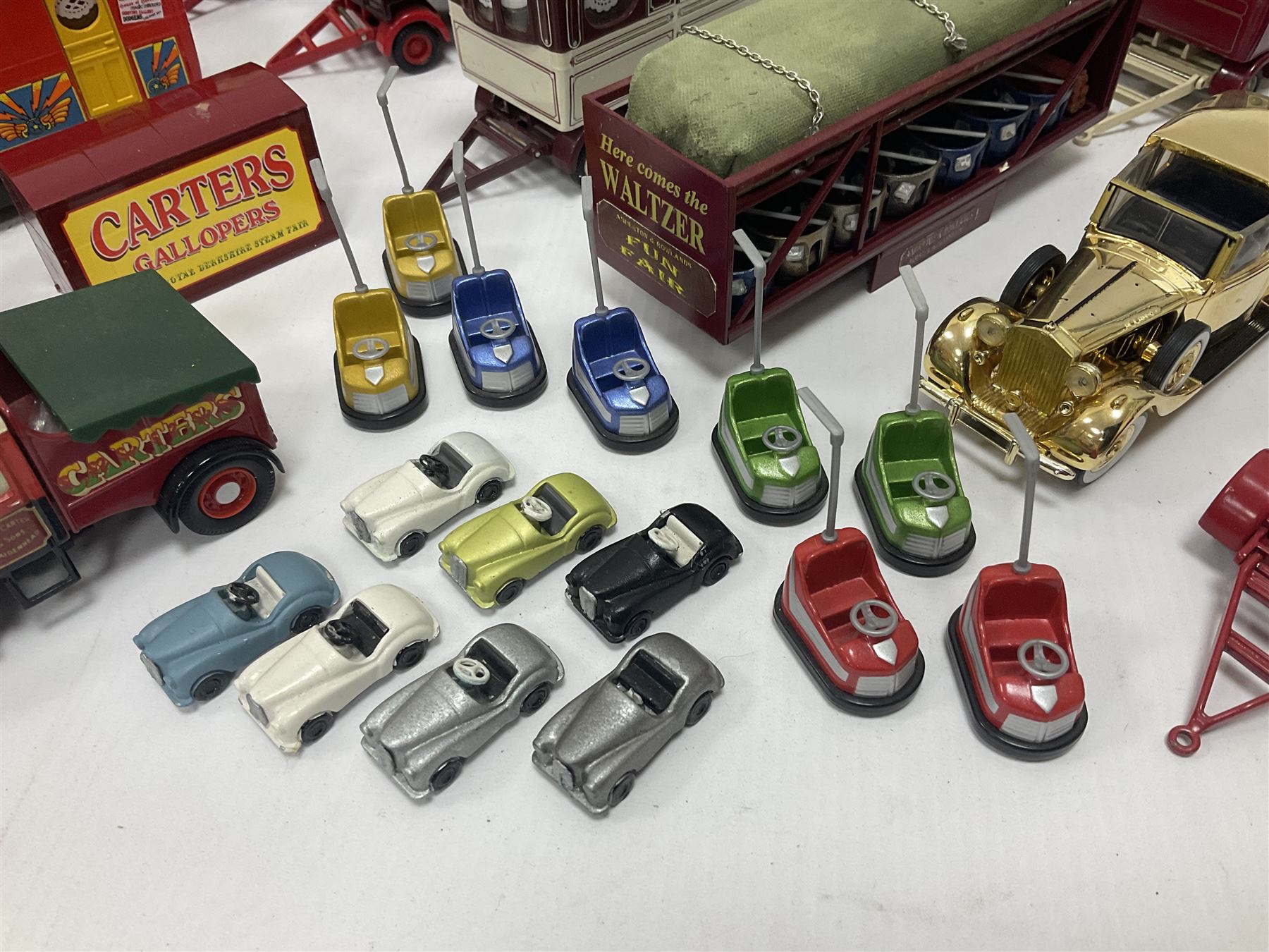 Corgi - various models both boxed and loose to include Dibnahs Choice 1 50 scale 80308, Classics 31702 and 97920, along with loose 1937 Rolls Royce 111 Sedance de Ville model, further mostly Showmans Range models and assembled fairground kits