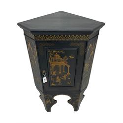 19th century Chinoiserie black lacquered corner cupboard