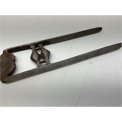 Indian thrusting dagger Katar the 25cm blade with swollen point and central rib, in leather covered wooden sheath L45cm overall