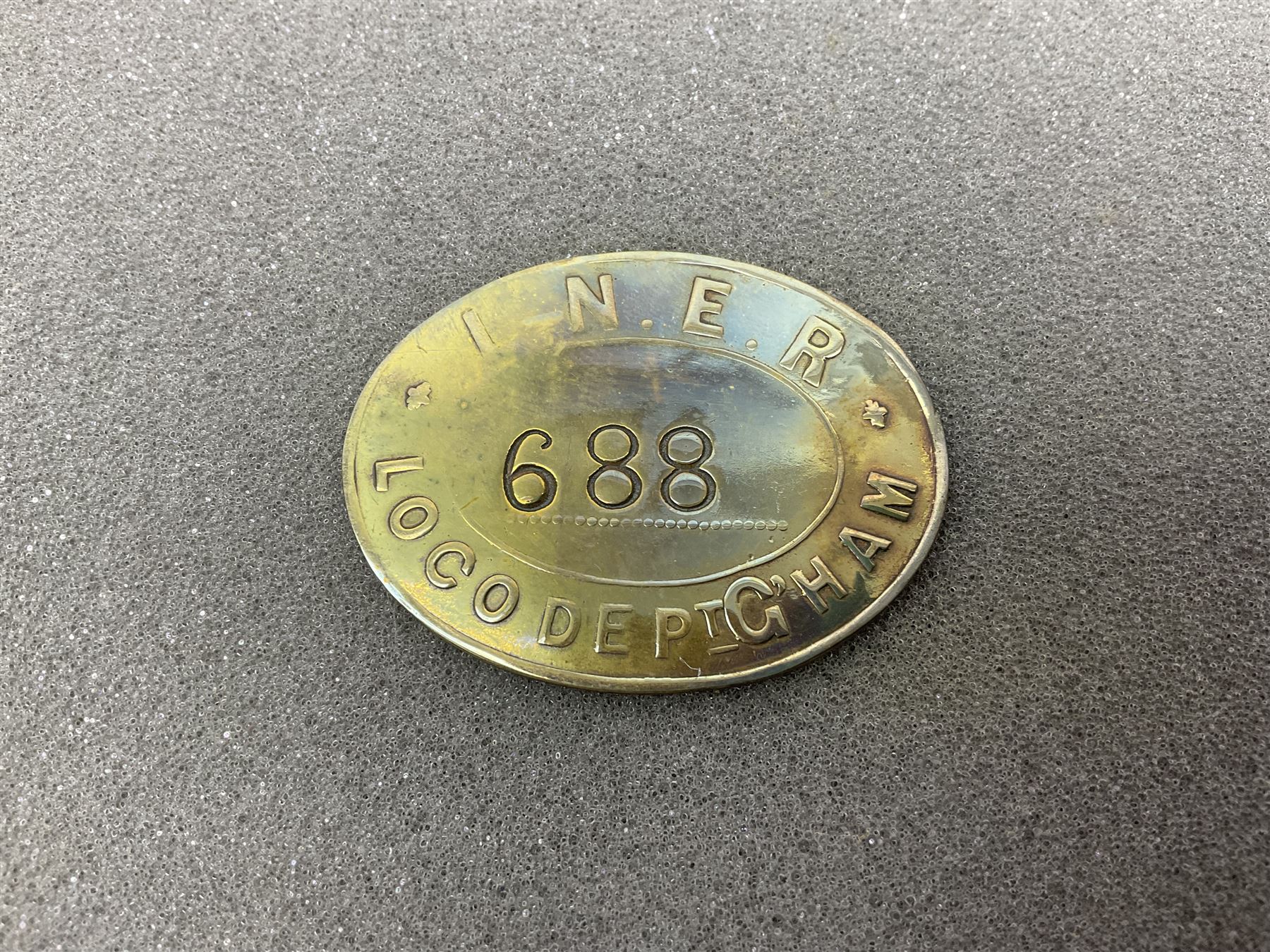 Ace Trains '0' gauge - E3 '2006 Celebration Class' 4-4-0 tender locomotive No.2006 in LNER green; boxed with original packaging and instructions.