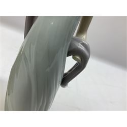 Lladro figure Ingenuine Woman no. 5487 (a/f), Nao figure, Goebel bird figure CV86 1967, Goebel Chaffinch 38023-06, Arden Scultpures robin figure group etc