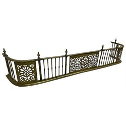 Early 19th century Irish brass D-shaped brass fender, twist borders and balustrade supports, central pierced frieze panel decorated with scrolling foliage and central anthemion motif  