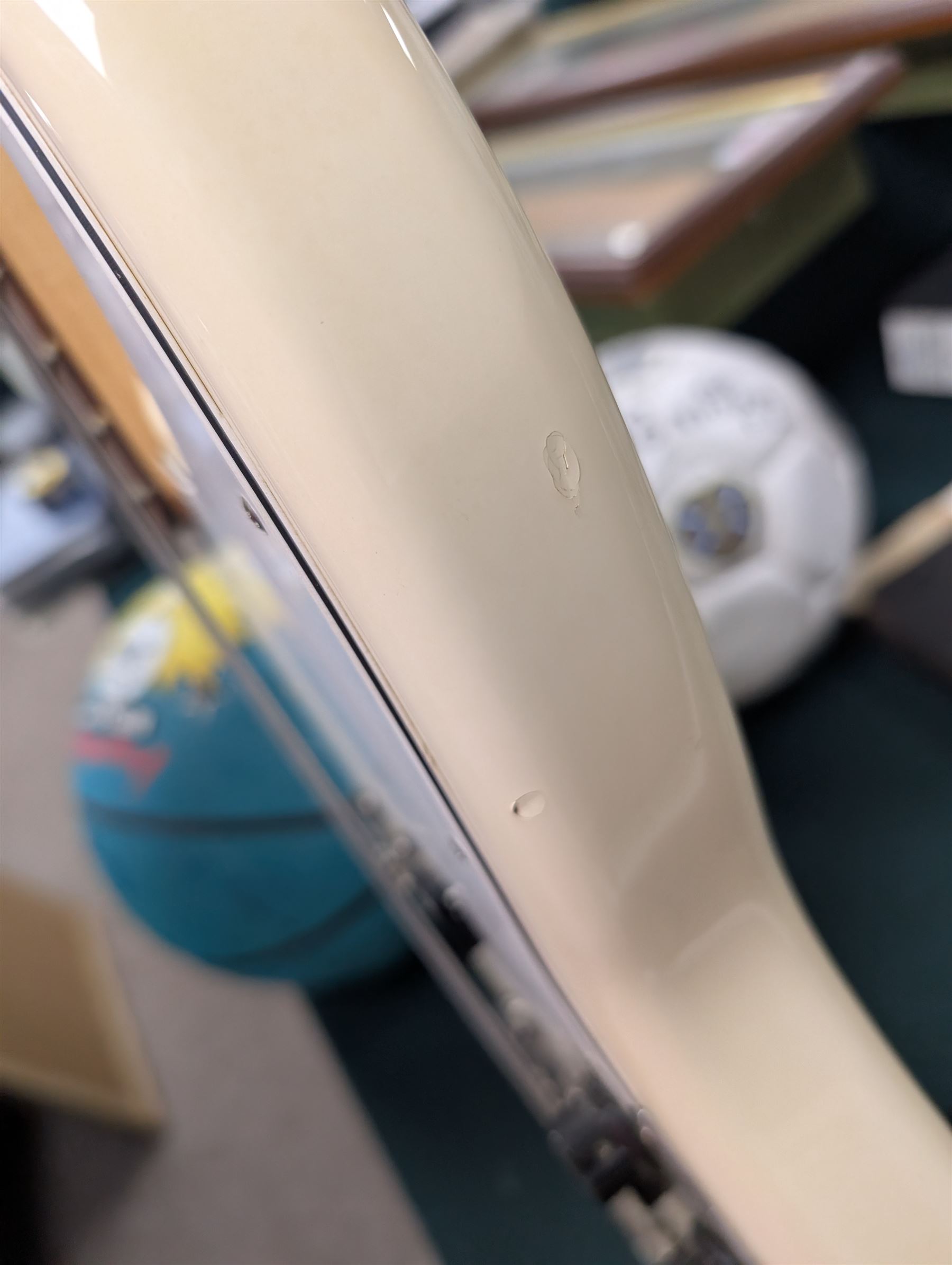 Fender jazz bass guitar, serial no. MZ7182451 made in Mexico c.2007, with cream body, white scratch plate, maple neck, guitar L120cm