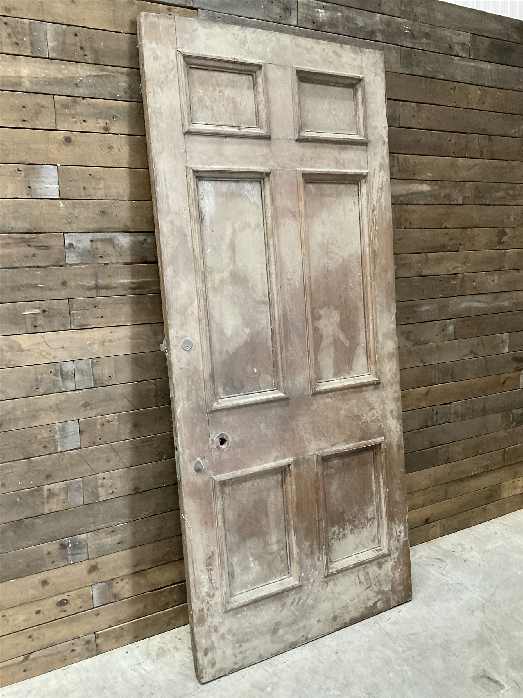 Five 19th century heavy pitch pine six panel doors

226cm x 99cm
228cm x 99cm
228cm x 100cm
228cm x 100cm
228cm x 99cm