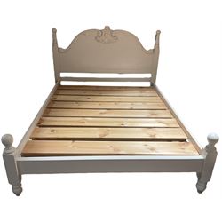 Cream-painted 5' King-size bedstead, shaped headboard carved with foliage cartouche; together with cream-painted bedside table, fitted with single drawer over undertier (W50cm, D40cm, H65cm) 