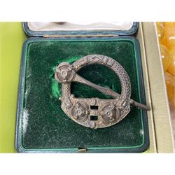 Quantity of jewellery to include 9ct gold ring, stamped 375 Birmingham, Celtic brooch, the back marked West & Son College Green Dublin in original case, various watches and necklaces etc 