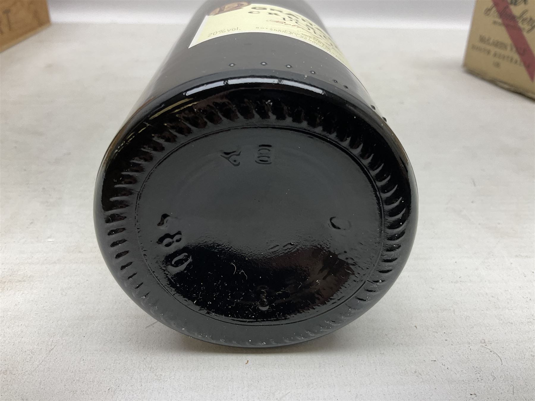 D`Arenburg 2007 The dead Arm Shiraz, 1.5 litre, 14%, together with Grahams 2001 crusted port, 75cl, 20%, both boxed 