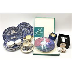 A group of Victorian and later ceramics, to include Spode blue and white Italian pattern plates, and other blue and white ceramics, a Crown Derby paperweight, Meadow Rabbit with gold stopper, a boxed Royal Doulton Pierrot after Leroy Nieman plate, Theodore Haviland Limoges cruet modelled as a frog, smal boxed Rosenthal vase, etc. 