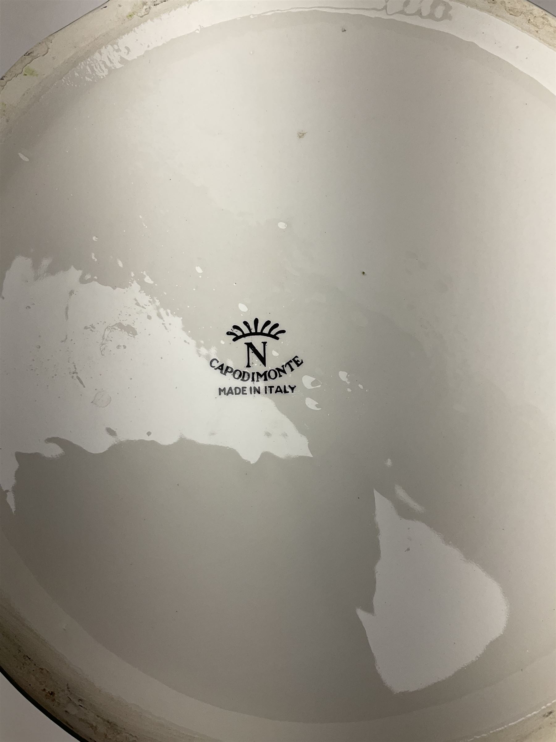 Capodimonte planter on stand with floral decoration, plater H26.5cm D25cm, stand 69cm. 