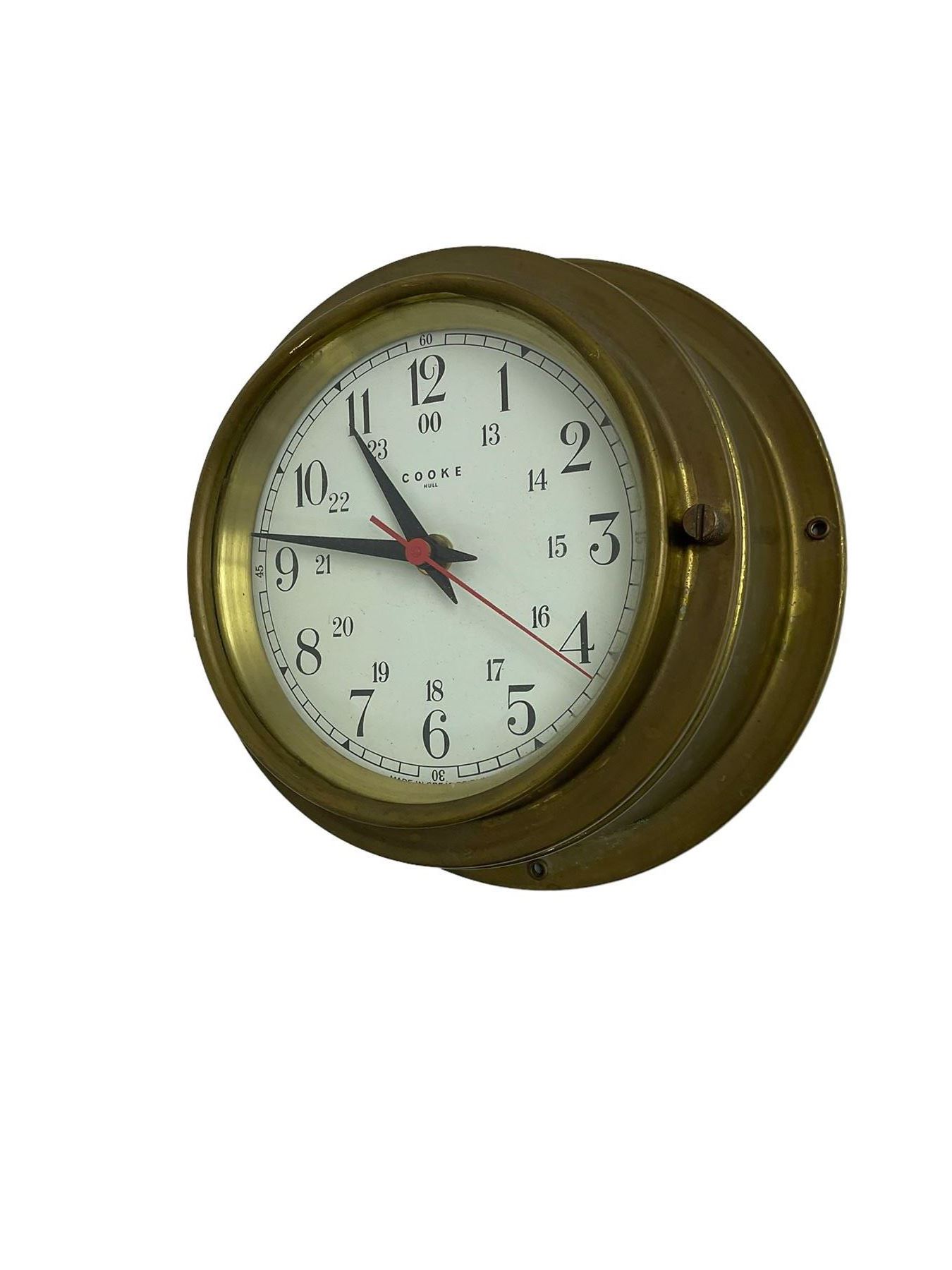 Contemporary quartz timepiece in the style of a ship’s bulkhead clock