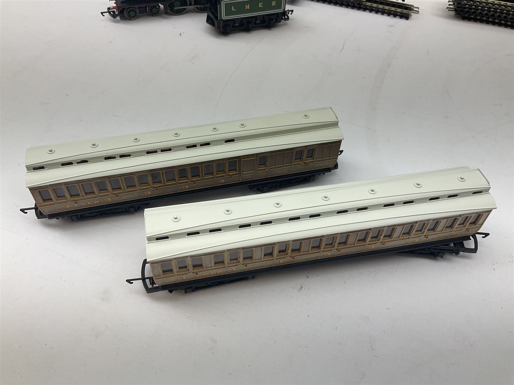 Hornby '00' gauge - 'Eastern Valleys Express' train set 