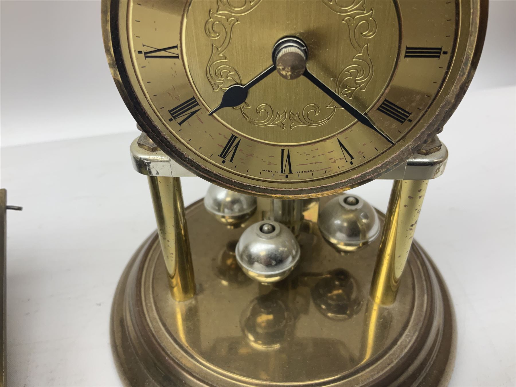 Assorted clocks, to include quartz and battery operated examples