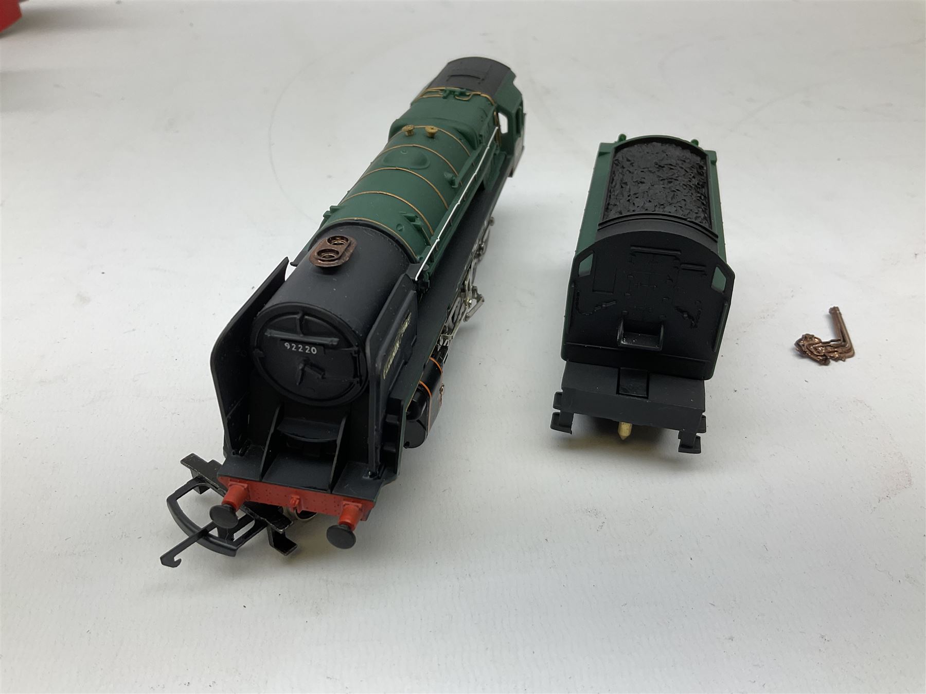 Hornby '00' gauge - Class 9F 2-10-0 locomotive 'Evening Star' No.92220; Class A3 4-6-2 locomotive 'Flying Scotsman' No.4472; and Class 37 Diesel Co-Co locomotive No.37130; all boxed (3)