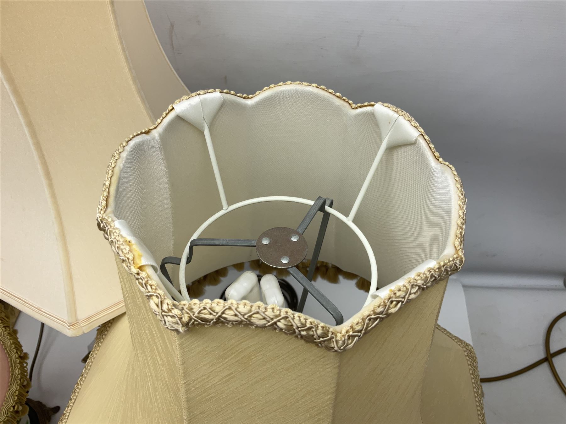 Green onyx and gilt metal table lamp decorated with puttos, together with gilt jardiniere stand and two other table lamps, stand H62cm