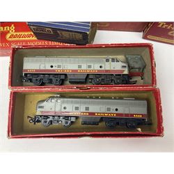 '00' gauge - Tri-ang F7 A&B Units (single ended diesel) No.4008; both boxed; six various Tri-ang passenger coaches (four in part boxes); nine goods wagons (two boxed); three boxed Hornby Dublo wagons; Hornby Dublo signal box; signals etc