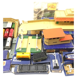 Hornby Dublo - quantity of accessories including D1 Through Station, D1 Signal Cabin, three Level Crossings, TPO Mail Van Set, all boxed, various loose wagons and coaches, footbridge etc
