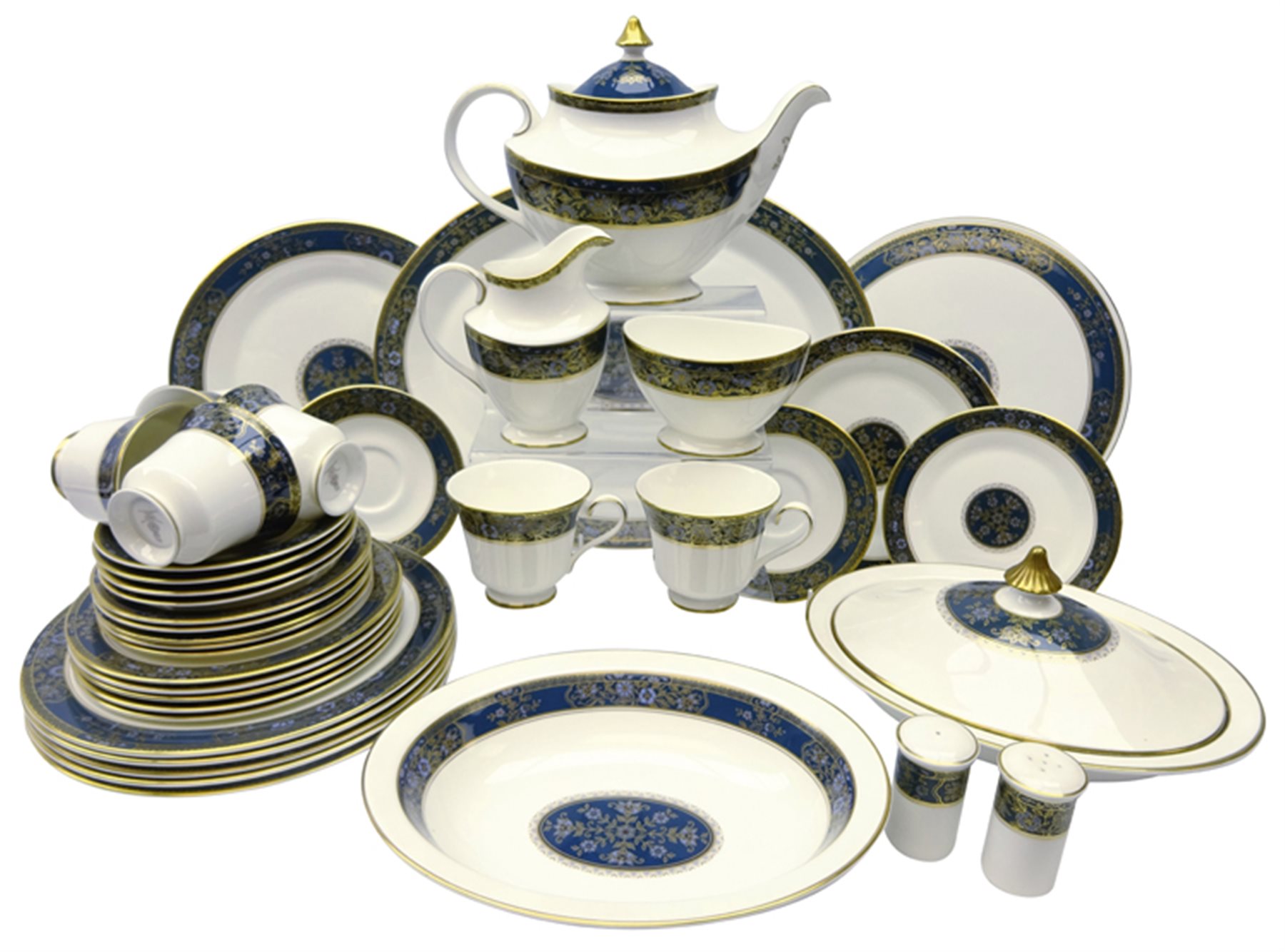Royal Doulton 'Carlyle' pattern dinner and tea service for six persons