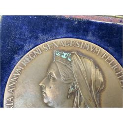 Queen Victoria 1837-1897 commemorative bronze medallion, cased
