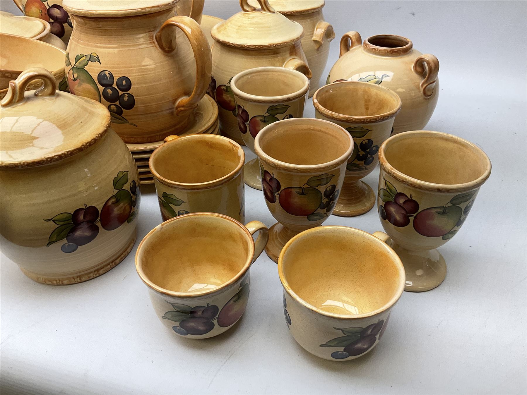 Hornsea Pottery Yeovil pattern part tea and dinner service, to include seven dinner plates, cheese dish and cover, water jug, four storage jars of various sizes etc (60) 