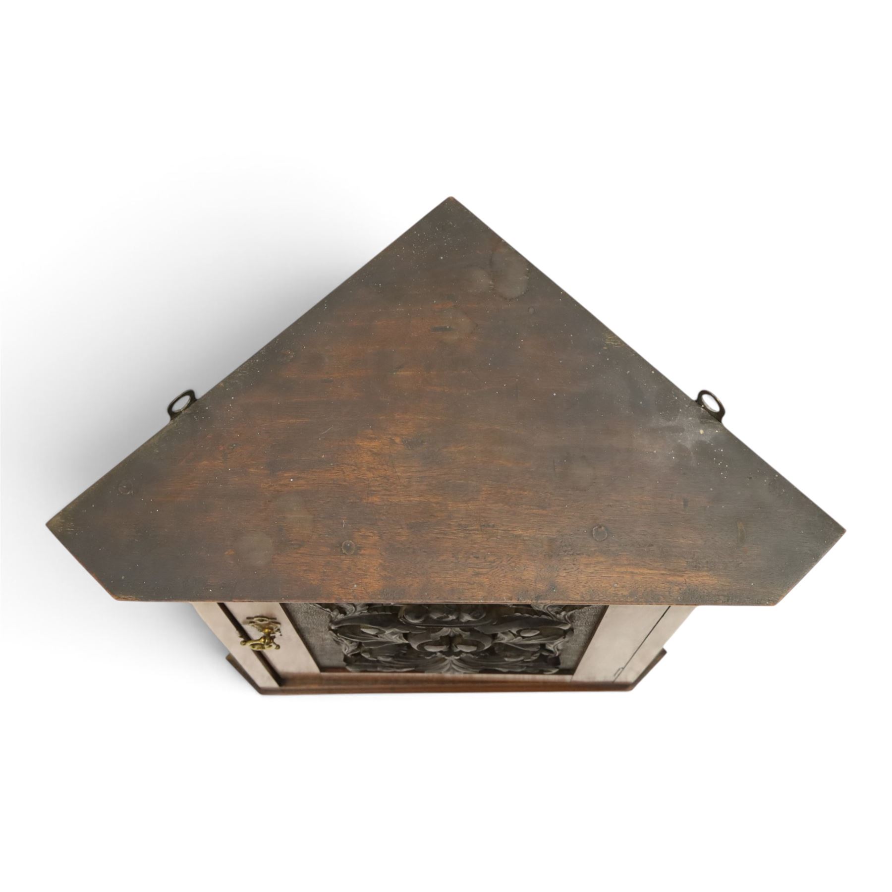Edwardian walnut hanging corner cabinet, single panelled door with applied carved foliate decoration enclosing shelf 