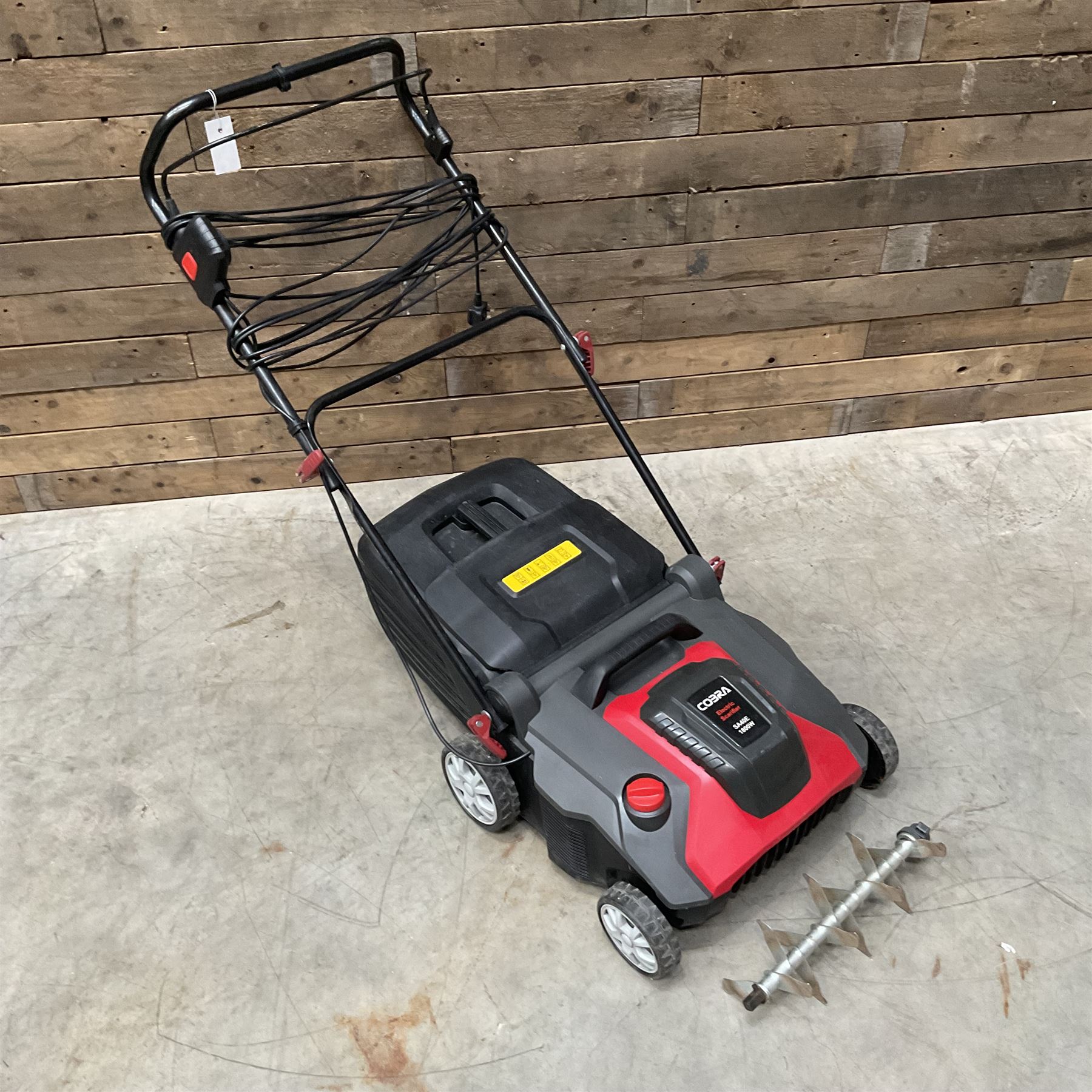 Cobra SA40E electric scarifier, 1800W