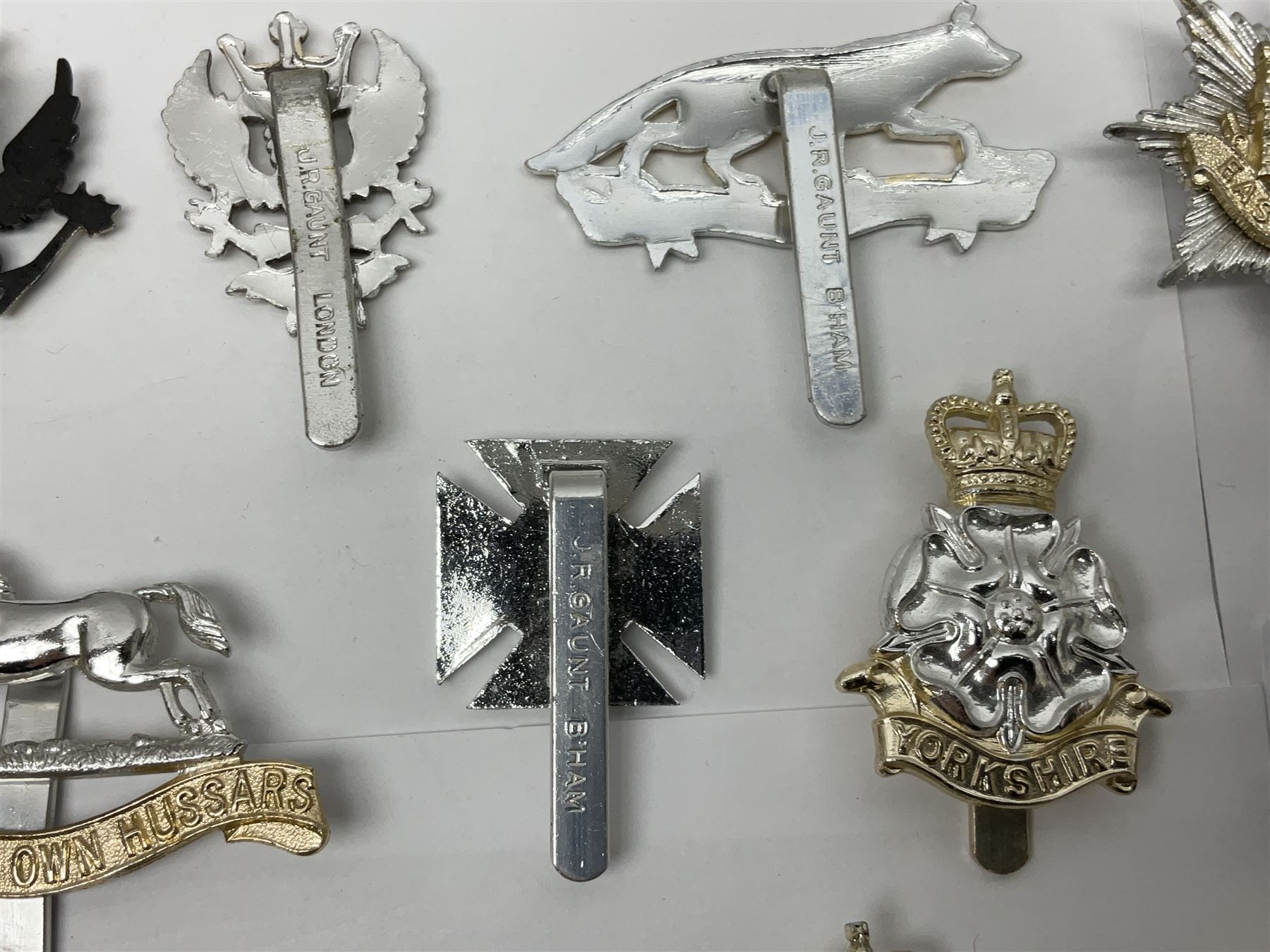 Military badges - approximately eighty predominantly staybrite glengarry, cap and collar badges and small quantity of plastic badges