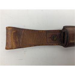 Canadian Ross bayonet with 25.5cm blade, wooden split grip and pommel marked 'Ross Rifle Co Quebec Patented 1907', in leather covered scabbard with leather frog L42cm overall