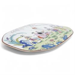 Early 19th century Masons Ironstone drainer decorated in the Cantonese style with Chinese figures in a garden 31cm x 23cm