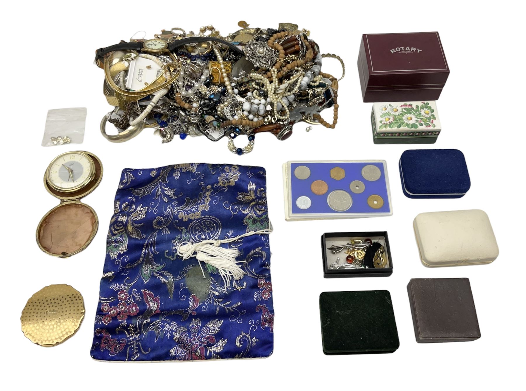 Costume jewellery including necklaces, pendants, bangles etc