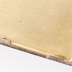 Engine turned silver cigarette case 13cm x 8cm Birmingham 1932 Maker John Rose