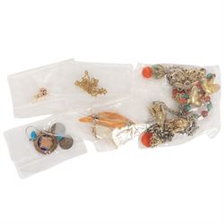 9ct gold jewellery, including resin tooth design brooch, mother of pearl claw design pendant, pair of stud earrings and a single earring, together with an 11ct gold chain, silver jewellery including charm necklace, a collection of costume jewellery and wristwatches