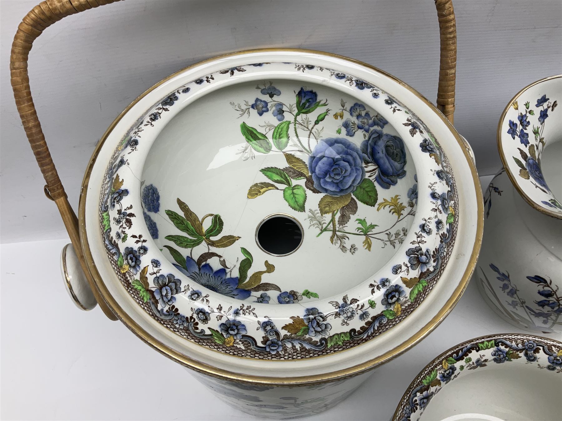 Copeland Spode toilet set in blue flower pattern, comprising wash jug, slop bucket, two soap dishes, toothbrush holder and chamber pot, slop bucket H28cm