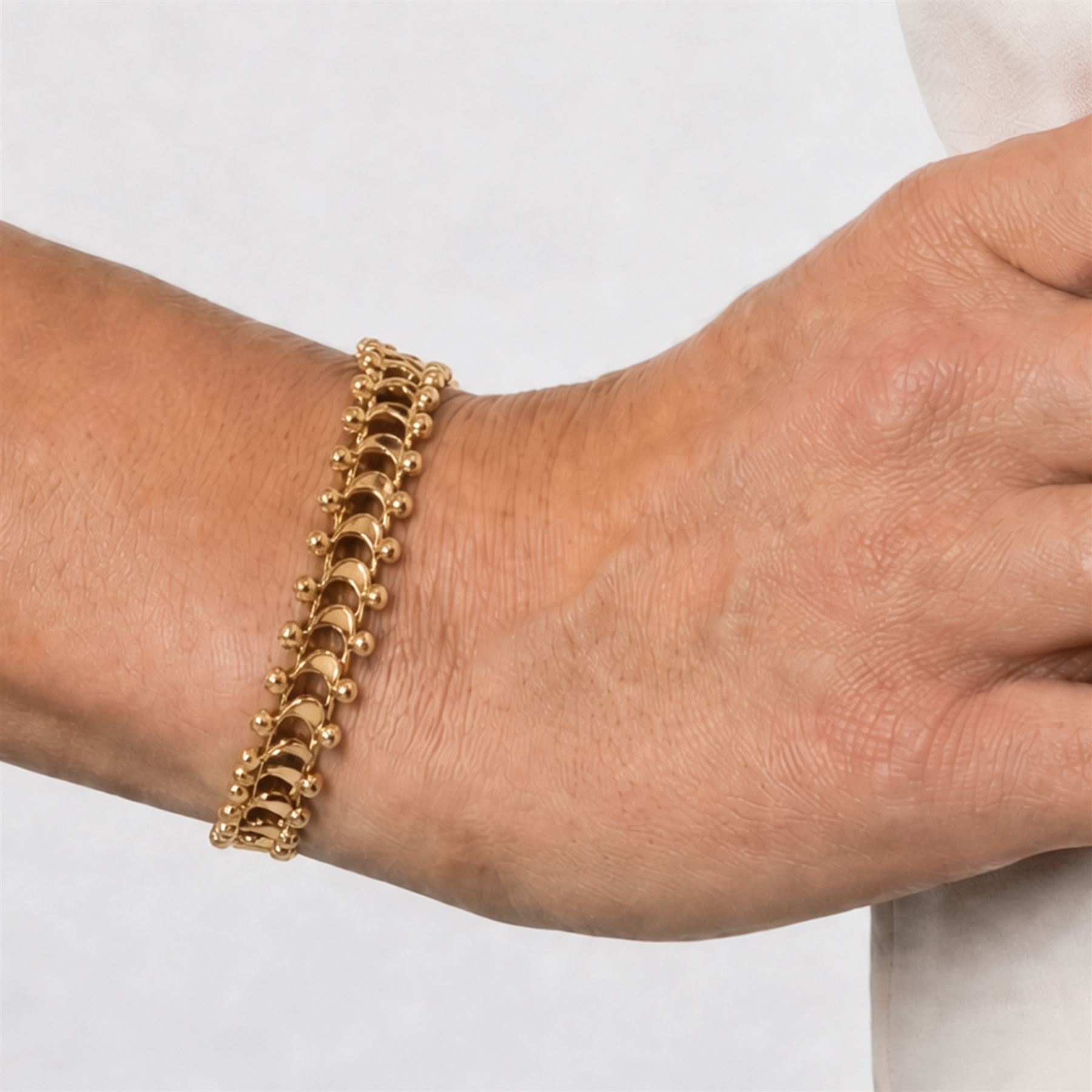 18ct gold fancy link bracelet, stamped 750